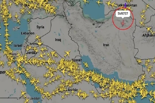 Máy bay Nga duy nhất xuyên không phận Iran giữa lúc Mỹ và Israel tấn công