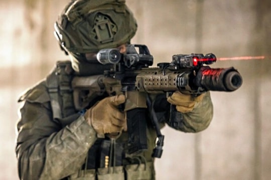 Israel ra mắt Sting Lumina: Thiết bị laser chiến thuật tối ưu cho tác chiến đêm