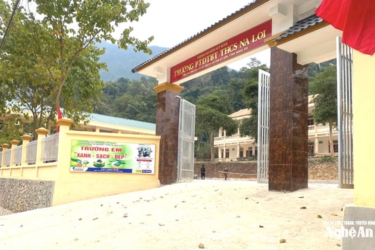 Sớm đưa 2 học sinh lớp 8 đi lấy chồng trở lại trường