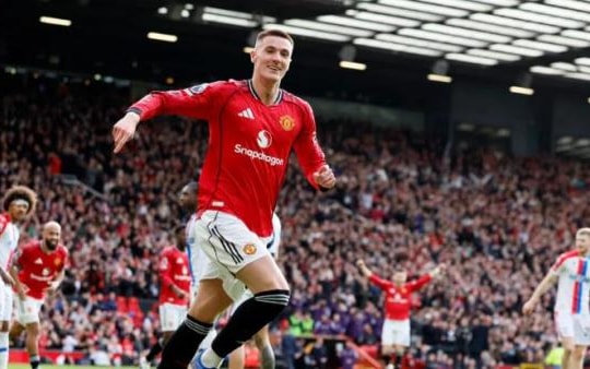 Man Utd ngược dòng hạ Crystal Palace 2-1: Carrick đưa Quỷ đỏ chiếm vị trí thứ 3