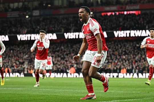 Jurrien Timber tỏa sáng giúp Arsenal đánh bại Chelsea 2-1: Định nghĩa hậu vệ biên hiện đại