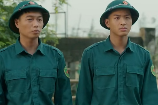 Phim Không giới hạn tập 16: Lợi dốc sạch tiền tiết kiệm giúp đỡ gia đình đồng đội