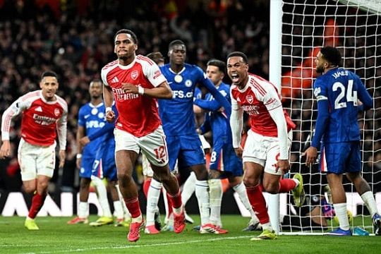 Arsenal hạ Chelsea 2-1: "Vũ khí" phạt góc giúp Pháo thủ xây chắc ngôi đầu