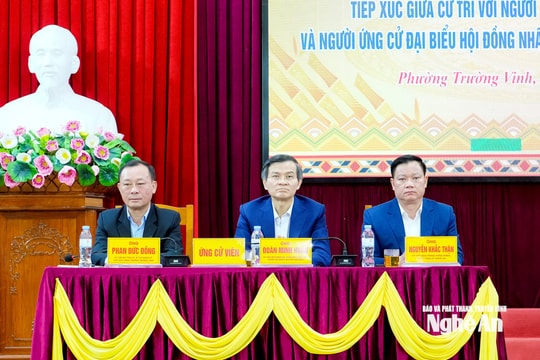 Giám đốc Học viện Chính trị Quốc gia Hồ Chí Minh và Bí thư Tỉnh uỷ Nghệ An tiếp xúc cử tri phường Trường Vinh, Vinh Lộc