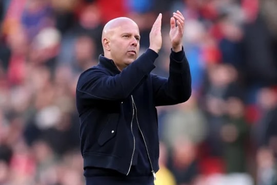 Liverpool đối mặt bài toán xoay tua: Arne Slot giải vây cơn khủng hoảng nhân sự trước Wolves
