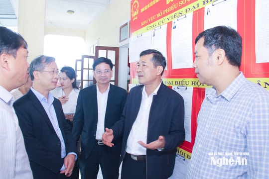Phó Chủ tịch UBND tỉnh Thái Văn Thành kiểm tra công tác chuẩn bị bầu cử tại các xã vùng đồng bào dân tộc thiểu số, biên giới