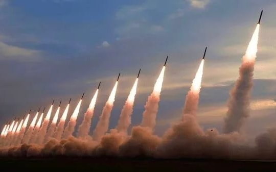 Iran phóng 40 tên lửa tấn công các căn cứ quân sự của Mỹ và Israel