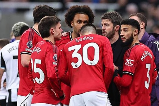 Michael Carrick và sai lầm giáo án: Khi sự thoải mái bào mòn thể lực Man Utd