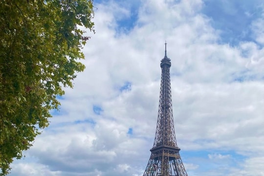 Check-in kỳ quan thế giới: Kinh nghiệm thực tế từ tháp Eiffel đến Taj Mahal