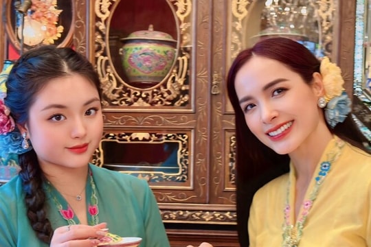 Siêu mẫu Thúy Hạnh cùng con gái Suti khoe sắc trong trang phục Kebaya truyền thống