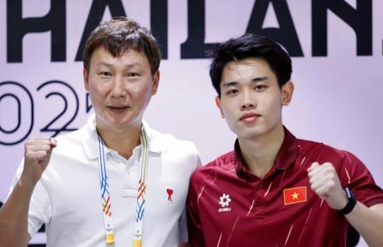 HLV Kim Sang-sik và Đình Bắc nhận vinh danh cao quý sau năm 2025 thành công của bóng đá Việt Nam