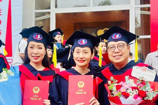 NSND Trịnh Kim Chi học Tiến sĩ tuổi 55 và sự lăn xả nghề nghiệp của NSƯT Hạnh Thúy