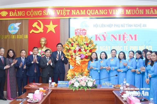 Phó Bí thư Thường trực Tỉnh ủy chúc mừng Hội LHPN tỉnh nhân ngày Quốc tế Phụ nữ 8/3