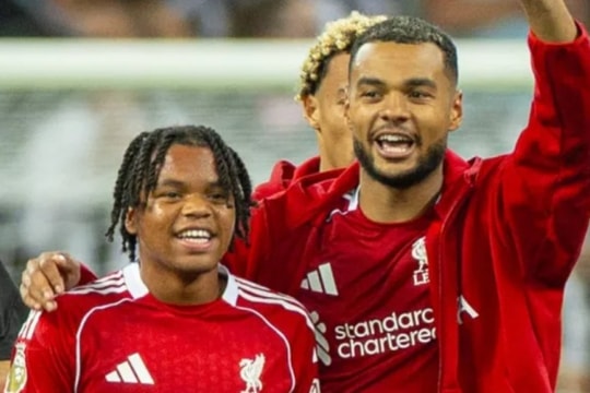 Liverpool bế tắc: Vì sao Arne Slot cần trao cơ hội cho Rio Ngumoha?