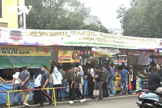 Jakarta: Trải nghiệm ẩm thực xả chay rực rỡ sắc màu tại chợ Benhil mùa Ramadan
