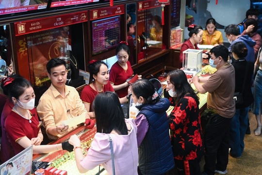 Giá vàng chiều hôm nay 8/3/2026: Bảng, biểu đồ giá vàng SJC, 9999, vàng nhẫn và vàng thế giới cuối tuần