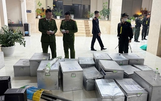 Bắt Giám đốc Công ty TNHH Quan Minh, thu giữ nhiều vũ khí quân dụng và ma túy