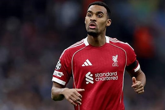 Liverpool bạo chi 278.000 bảng/tuần cho Gravenberch: Bước đi chiến lược hay canh bạc rủi ro?