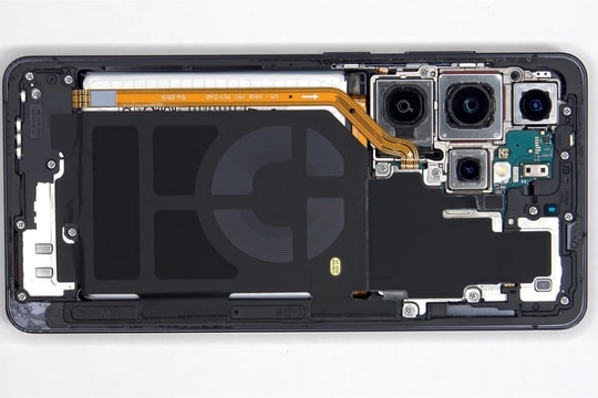 Khám phá nội thất Galaxy S26 Ultra: Cải tiến tản nhiệt và cơ chế tháo pin đột phá đạt điểm 9/10