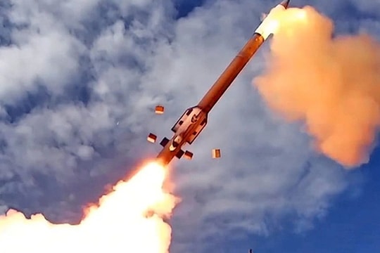 Patriot đối đầu UAV Iran: Tại sao hệ thống tỷ đô thất thế trong chiến tranh phi đối xứng?