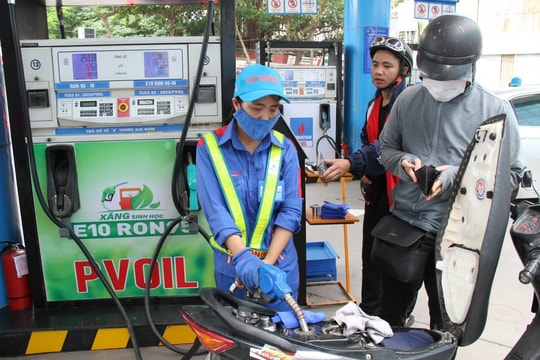 Cập nhật giá xăng dầu hôm nay 9/3/2026: Giá dầu thô thế giới tăng 20% do lo ngại nguồn cung.