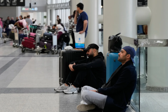 Dubai: Du khách vỡ kế hoạch tài chính vì mắc kẹt giữa căng thẳng Trung Đông