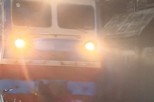 Va chạm với tàu hỏa, nam tài xế văng xa 20m, tử vong tại chỗ
