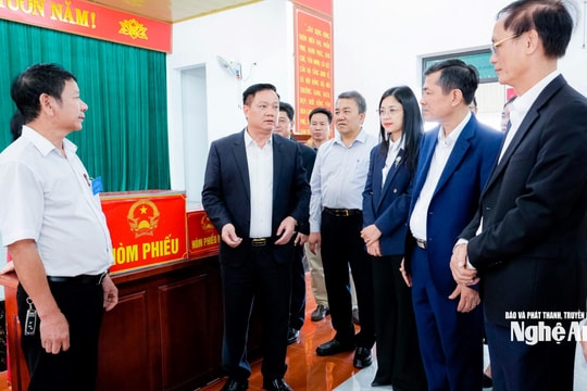 Bí thư Tỉnh ủy Nguyễn Khắc Thận kiểm tra công tác bầu cử tại các xã Hưng Nguyên, Yên Trung, Hưng Nguyên Nam
