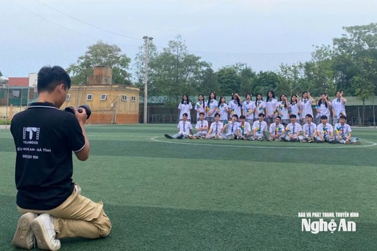 Dịch vụ kỷ yếu vào mùa nhộn nhịp