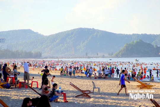 Thường trực Tỉnh ủy Nghệ An thống nhất tổ chức Festival Du lịch Cửa Lò 2026 'Bốn mùa biển gọi'
