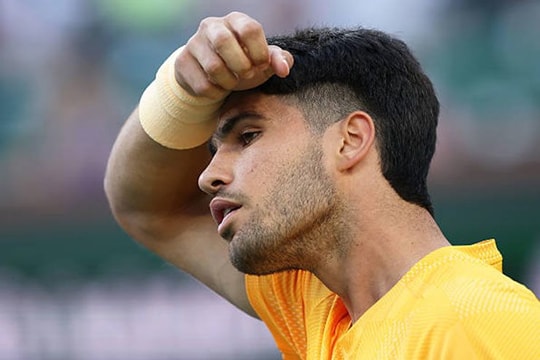 Carlos Alcaraz ngược dòng kịch tính trước Rinderknech để vào vòng 4 Indian Wells