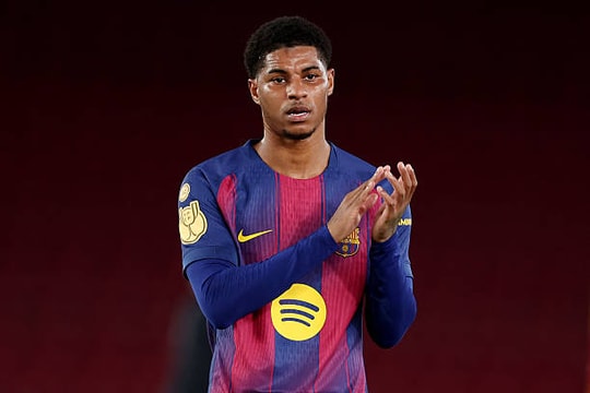 Manchester United issues €30 million ultimatum to Barcelona for Marcus Rashford.