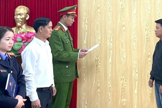 Khởi tố chủ cơ sở sản xuất 12.000 chai dấm ăn giả