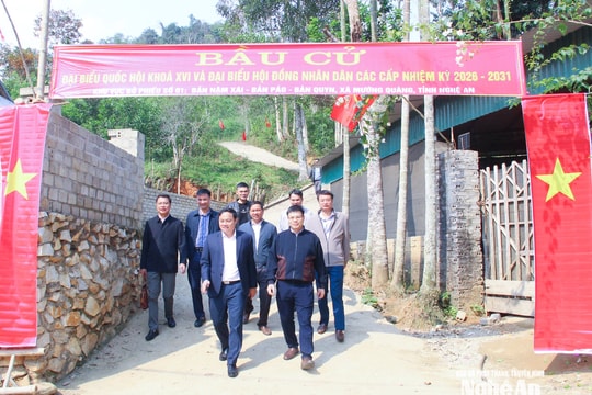 Tiểu ban tuyên truyền bầu cử tỉnh kiểm tra công tác thông tin, tuyên truyền tại 2 xã Hùng Chân và Mường Quàng