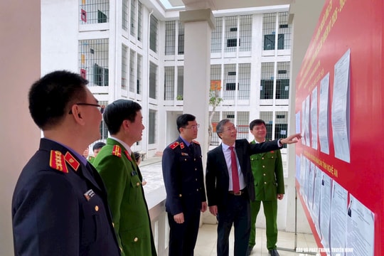 Kiểm sát công tác chuẩn bị bầu cử đối với người bị tạm giữ, tạm giam tại Trại tạm giam Công an tỉnh Nghệ An