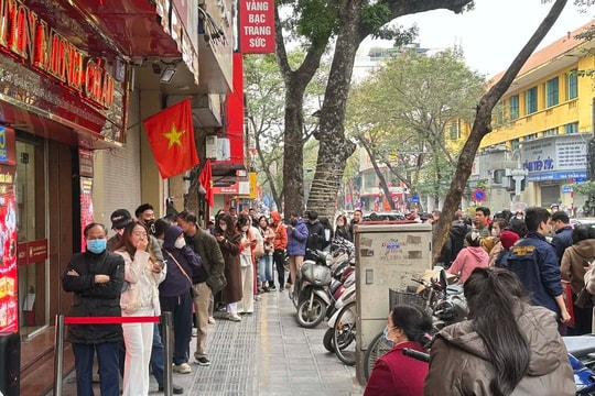 Cập nhật giá vàng trưa hôm nay 11/3/2026: Giá vàng SJC, 9999, giá vàng nhẫn và giá vàng thế giới giữa tuần