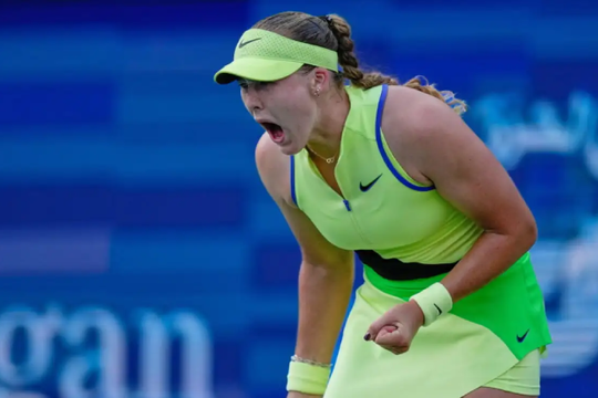 Mirra Andreeva đập gãy 2 vợt, đối mặt nguy cơ văng khỏi Top 10 WTA sau thất bại tại Indian Wells