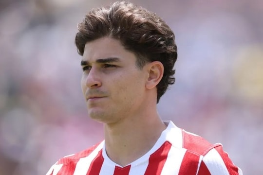 Chelsea sẵn sàng chi 150 triệu euro cho Julian Alvarez, MU nhắm "siêu tiền vệ" Real Madrid