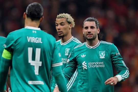 Liverpool gục ngã 0-1 trước Galatasaray tại chảo lửa Istanbul