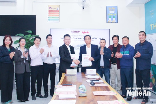 Báo và phát thanh, truyền hình Nghệ An, Công ty CP đầu tư và thương mại Hoàng Gia Phát ký kết hỗ trợ thực hiện Chương trình 'Nhịp cầu nhân ái'