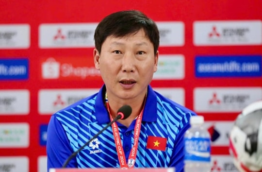 Tuyển Việt Nam chuẩn bị hội quân và biến động nhân sự lớn tại các câu lạc bộ V-League