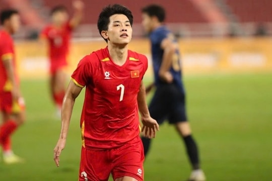 Nguyễn Đình Bắc thụ án treo giò của AFC theo cách đặc biệt tại tuyển Việt Nam