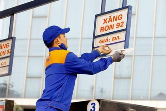 Giá xăng giảm gần 4.000 đồng/lít, dầu hỏa giảm gần 8.000 đồng từ 22h ngày 11/3
