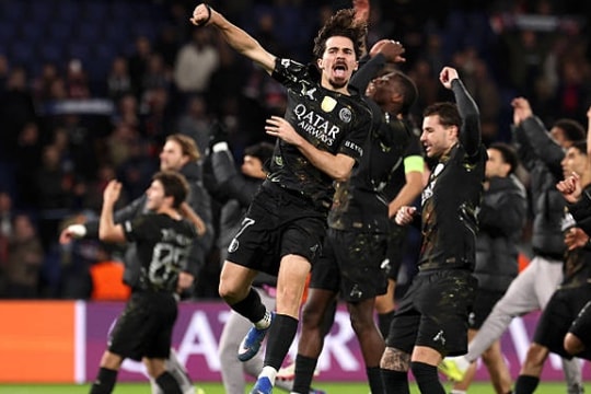PSG đè bẹp Chelsea 5-2 tại Champions League: Màn trình diễn đẳng cấp của Kvaratskhelia