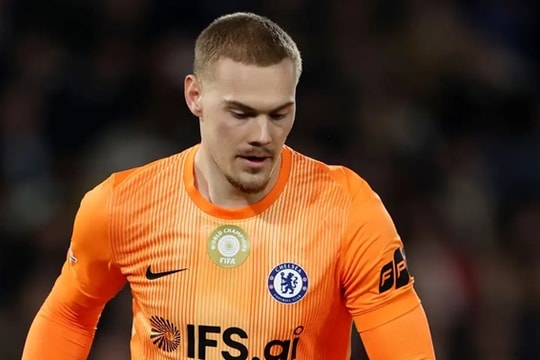 Filip Jorgensen và cái giá của triết lý chơi chân trong thất bại 2-5 trước PSG