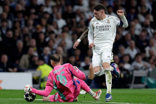 Federico Valverde lập hat-trick chớp nhoáng, Real Madrid nhấn chìm Man City 3-0 tại Bernabeu
