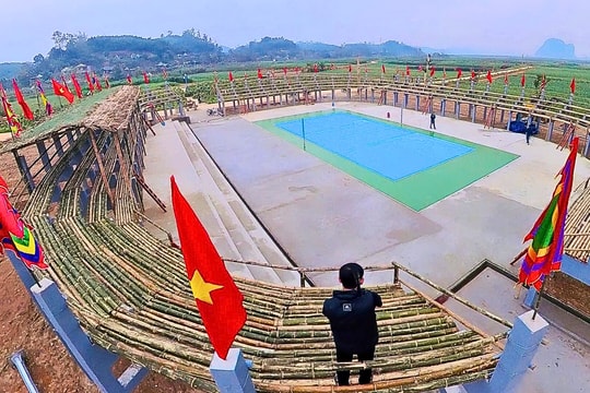 Nghệ An: Độc đáo sân bóng chuyền bằng tre tại Lễ hội Hoa gạo xã Nhân Hòa