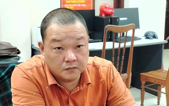 "Nổ" quen biết chủ cá cảnh để "dàn xếp" rút đơn tố giác, chiếm đoạt tiền tiêu xài cá nhân