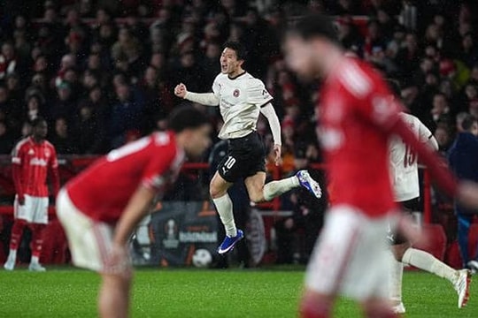 Nottingham Forest 0-1 FC Midtjylland: Sự lãng phí khủng khiếp và bài toán trụ hạng