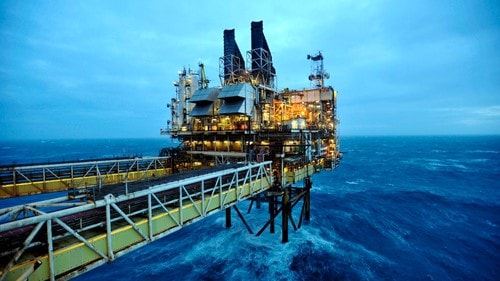 Giá dầu Brent duy trì trên mốc 100 USD mỗi thùng ngày 13/3/2026